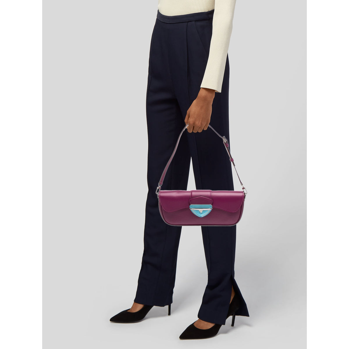 Louis Vuitton Pochette Montaigne — üzerinde